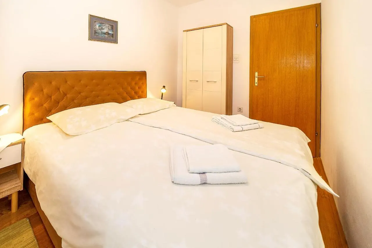 Apartments Jurina 2 Krk Town 0*,  Croazia